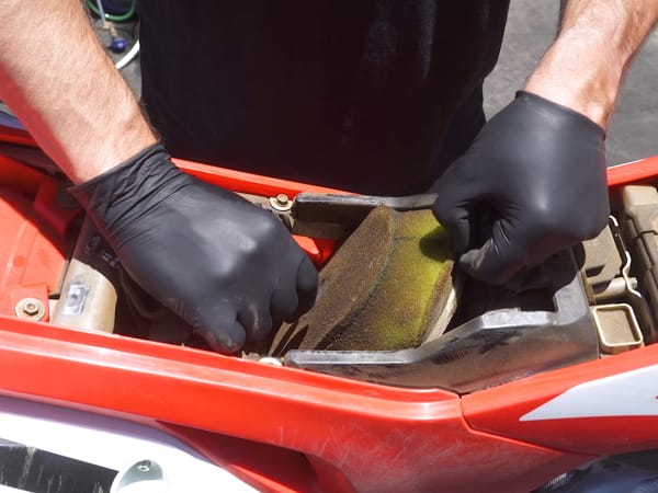 Preparation clean air filters motorcycle